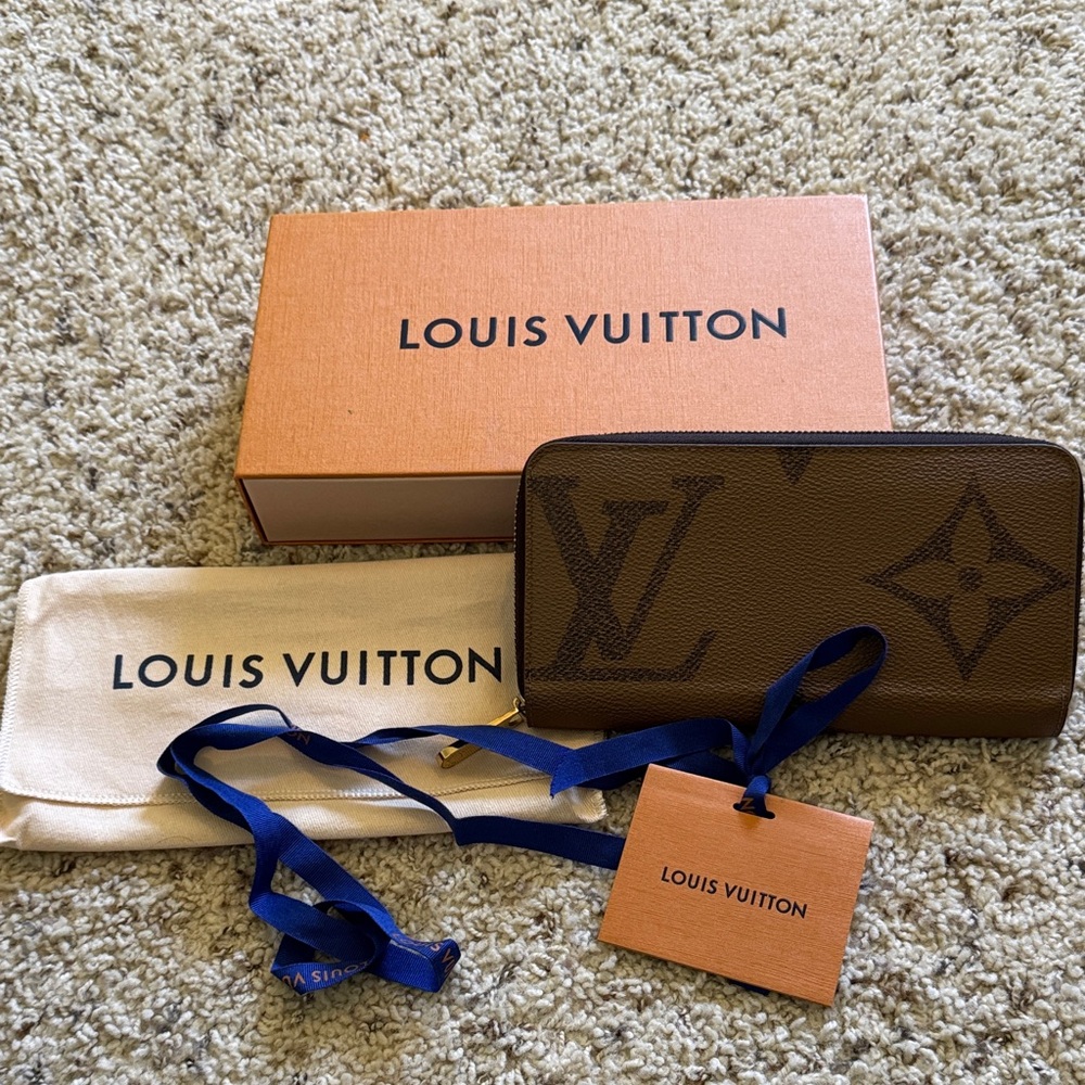 Louis Vuitton Reverse Monogram Zippy Wallet